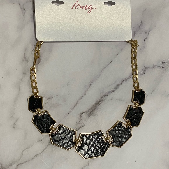 🛍 3/$45 Brand New Icing Statement Necklaces - Picture 7 of 7